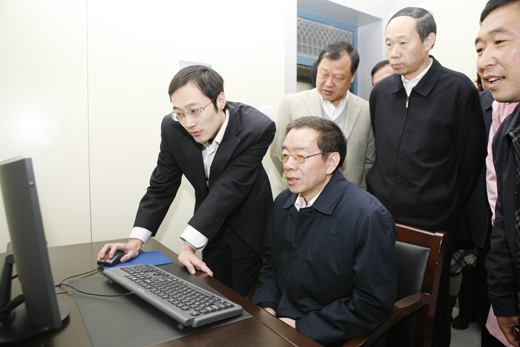 11月7日,省长助理兼秘书长卢大伟等一行到郑州