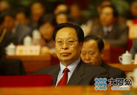 上午9:00在河南省人民会堂开幕,会议由大会主席团常务主席王训智主持