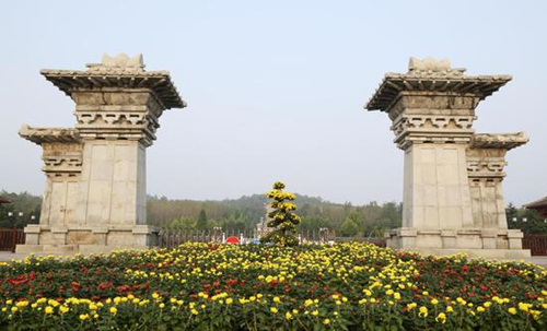 市芒砀山旅游景区管委会主办,永城市芒砀山旅游总公司承办,河南皇沟酒