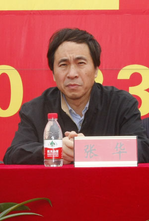 要闻动态 地方  开工仪式上,叶县县委书记闫廷瑞向在场的几百名严阵以